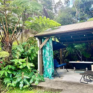 Holiday home Romantic Retreat: Luxury Soak-tub & Firepit Near Hawaii Park, Volcano